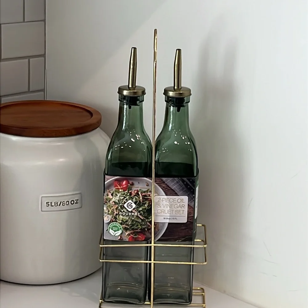 Cute. 2pc Vinegar Cruet Set..